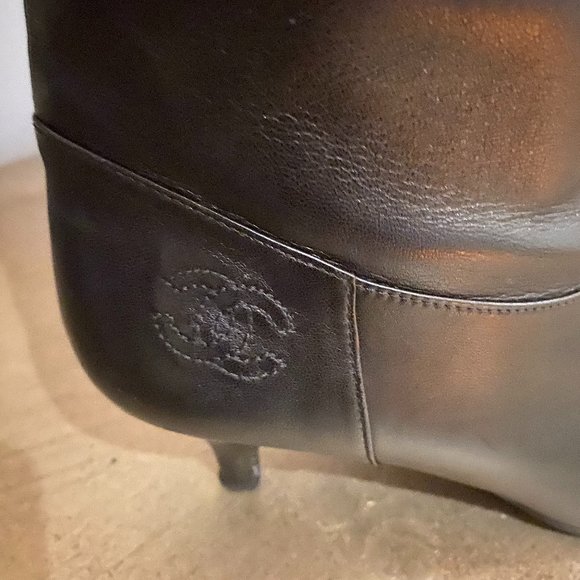 CHANEL BOOTS - Picture 1 of 8